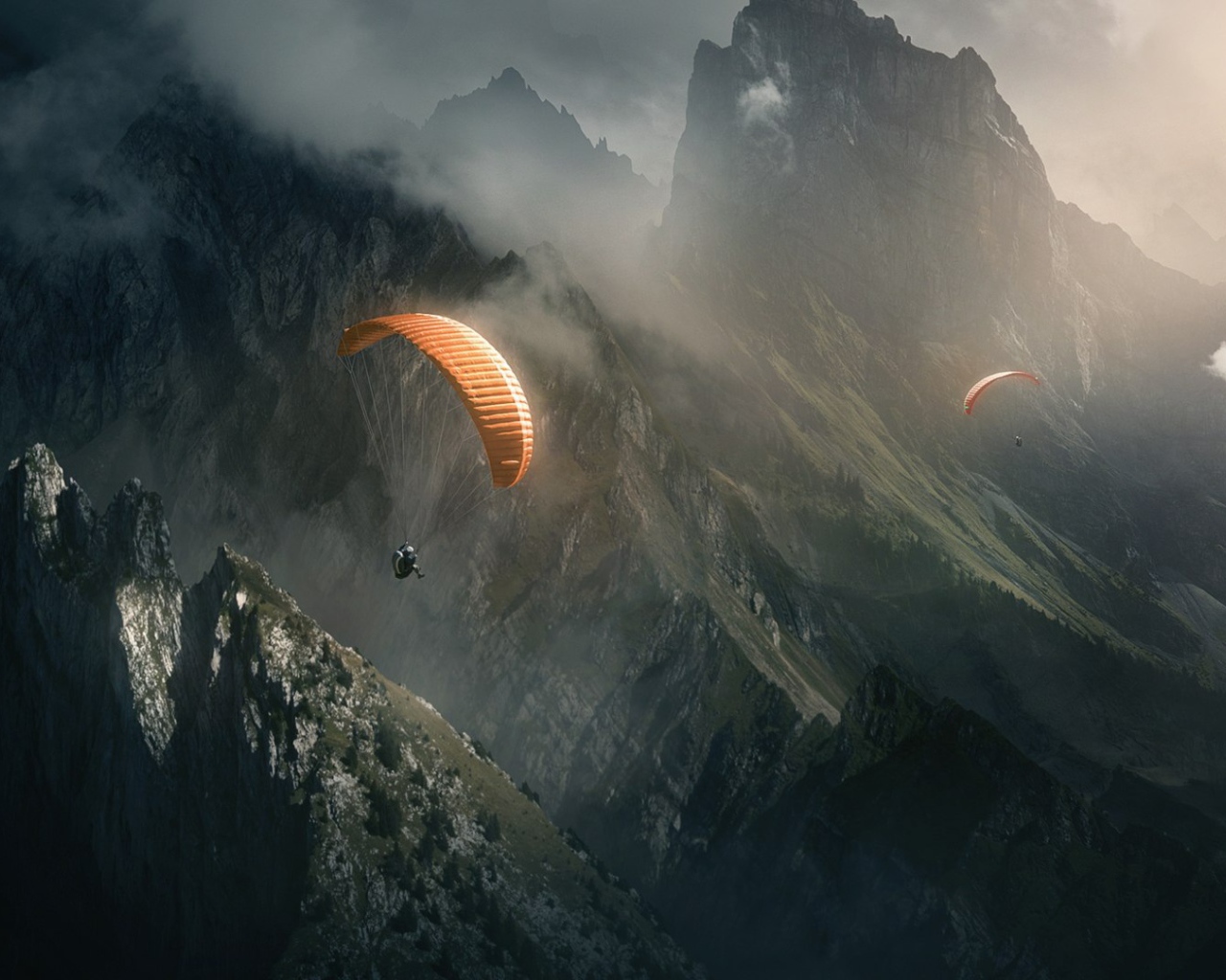 Парашютисты в горах