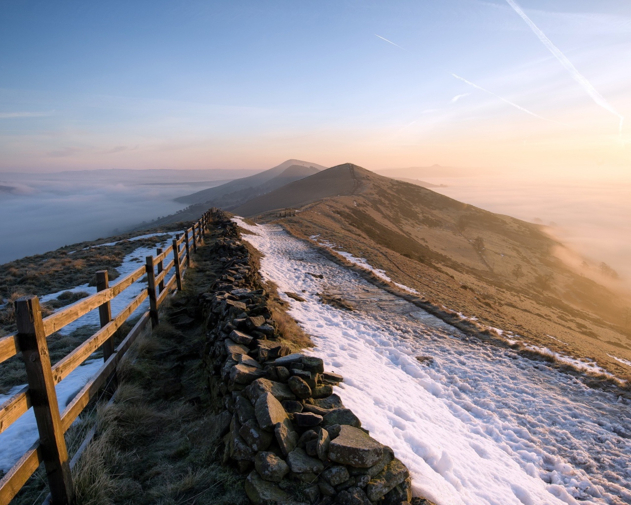 Забор на горной гряде