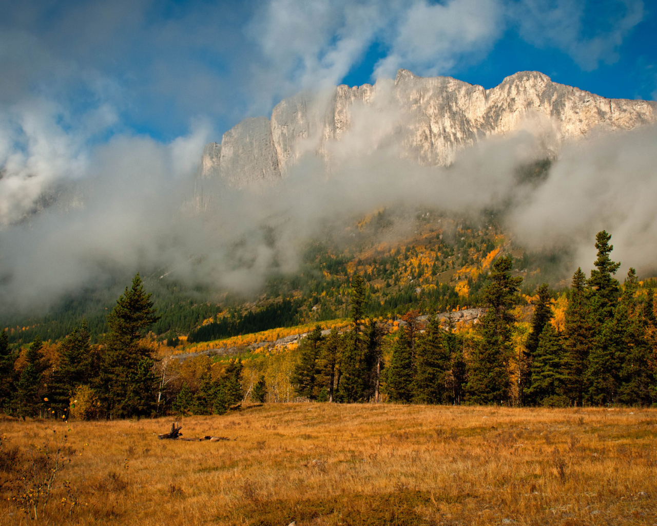 Облачный день в горах
