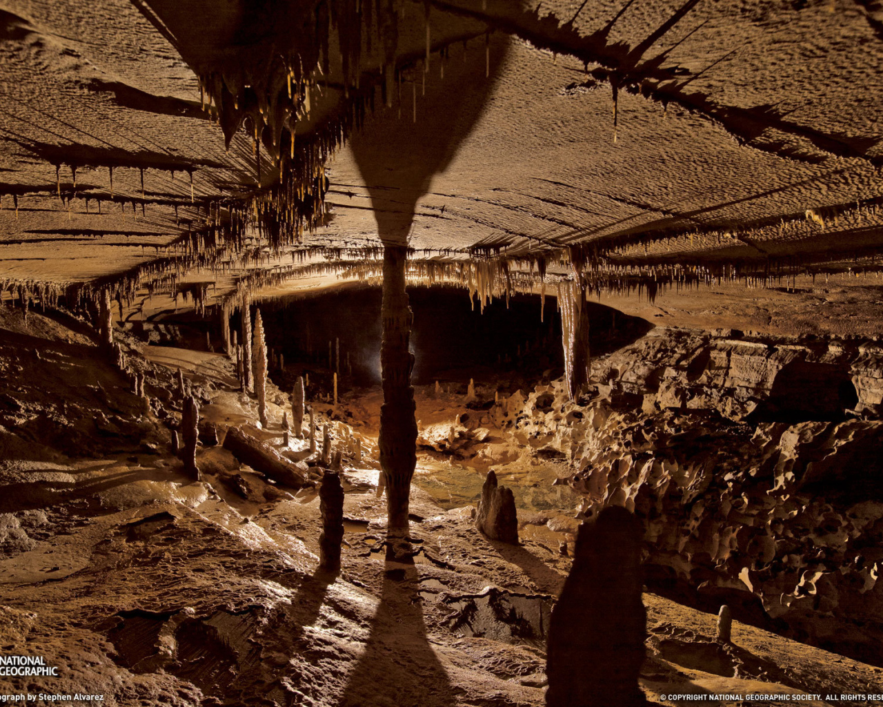 Пещерные сталактиты