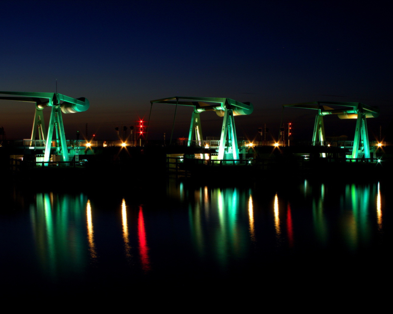 Нефтяные насосы ночью