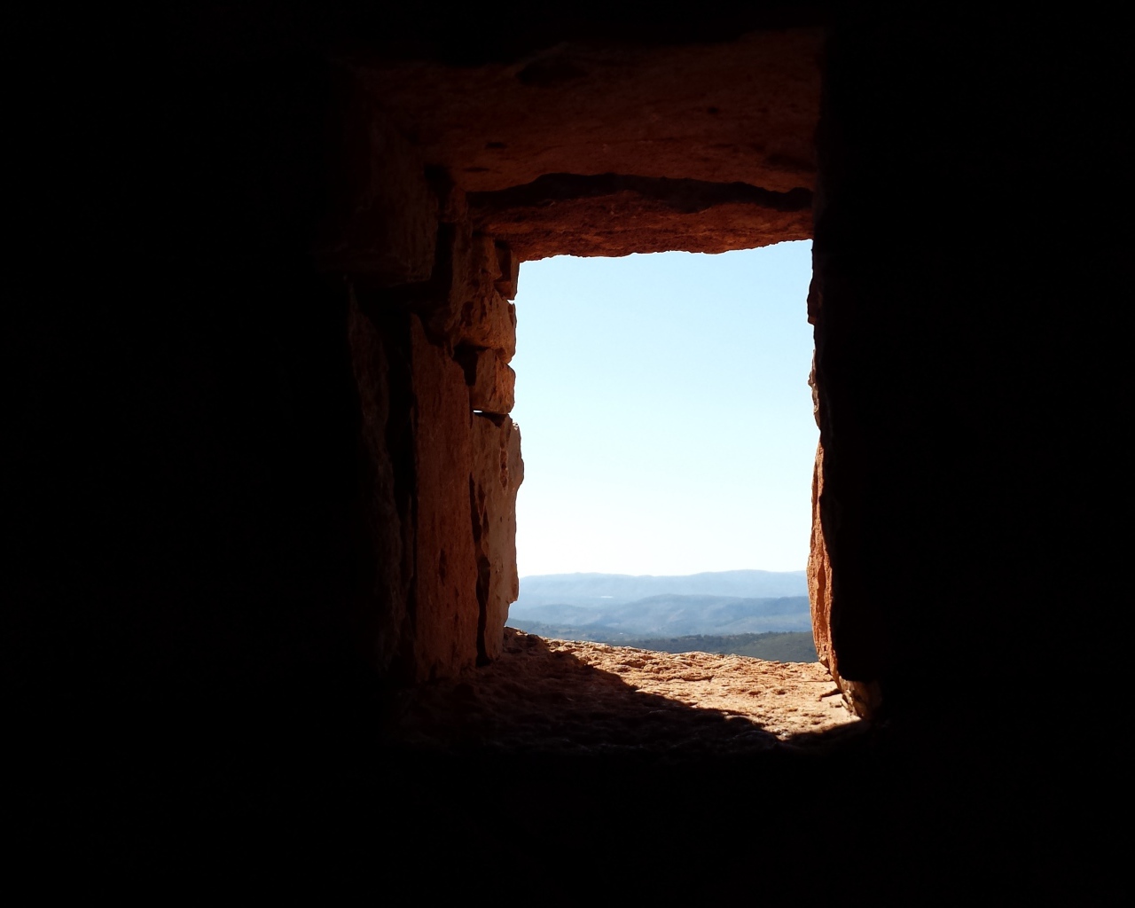 Квадратный выход из пещеры