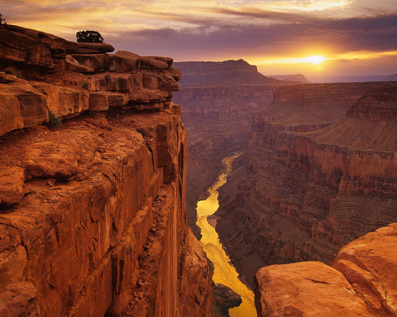 Речка среди мертвых скал