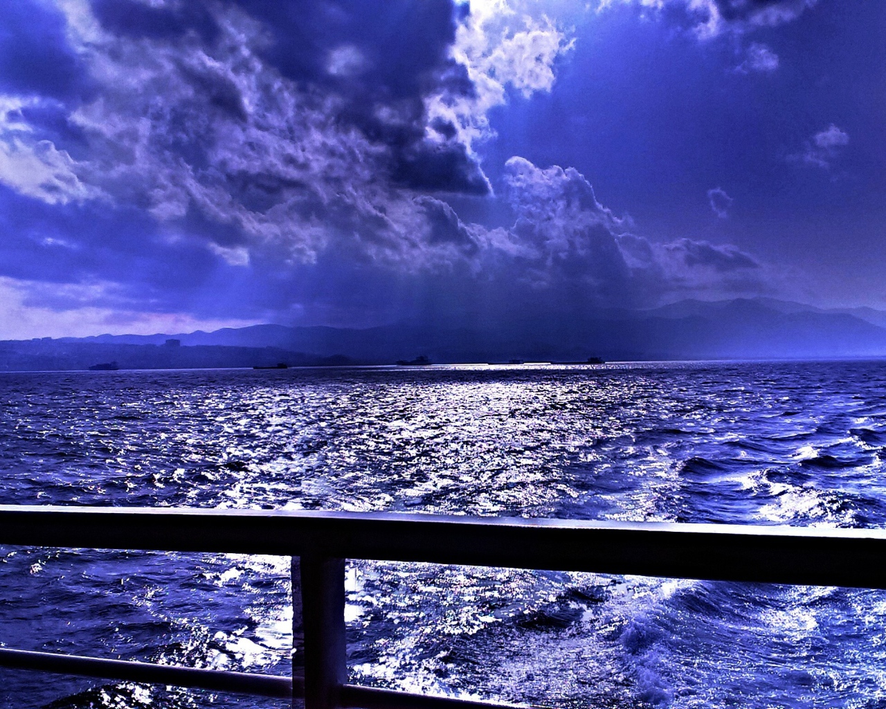 Синее море за бортом