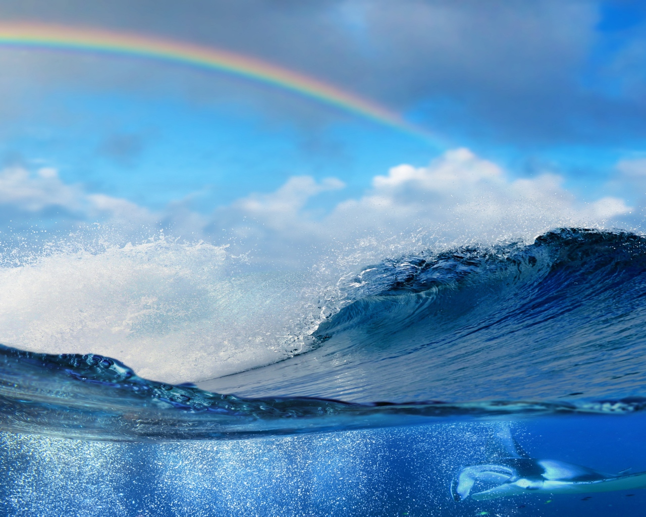 Радуга над морскими волнами