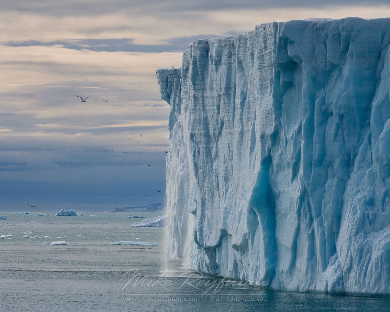 Отвесная стена ледника