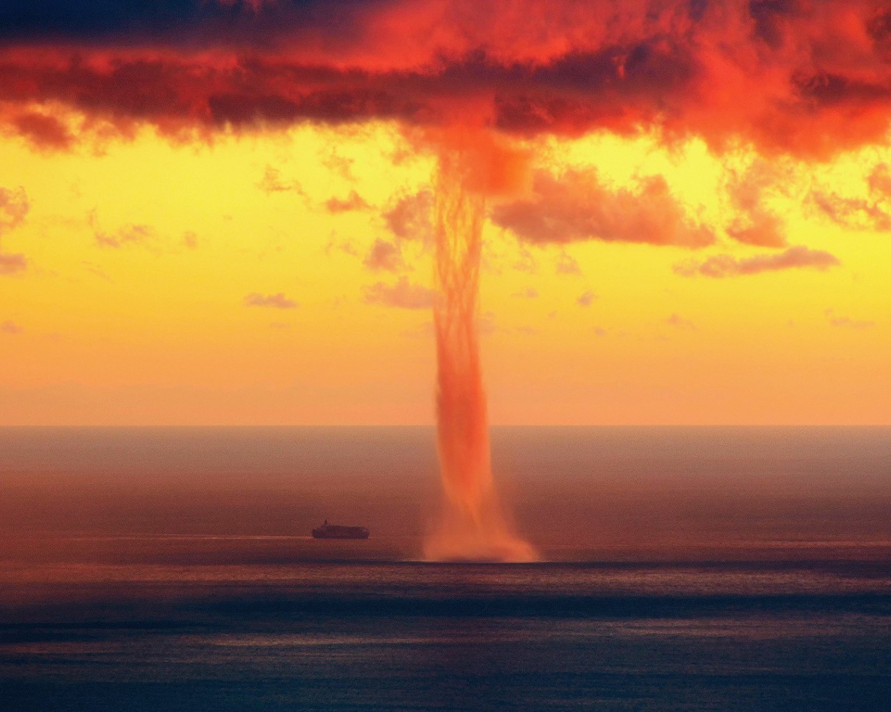 Торнадо в море