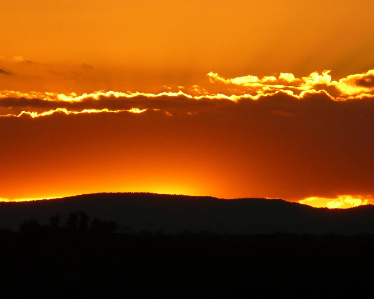 Горящие облака во время заката