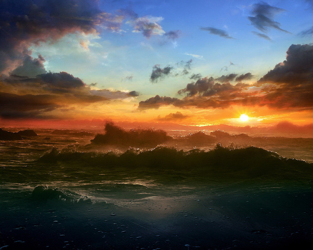 Закат на бушующем море