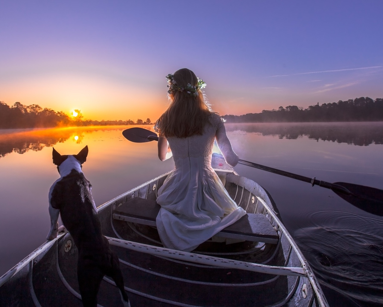 Девушка на лодке