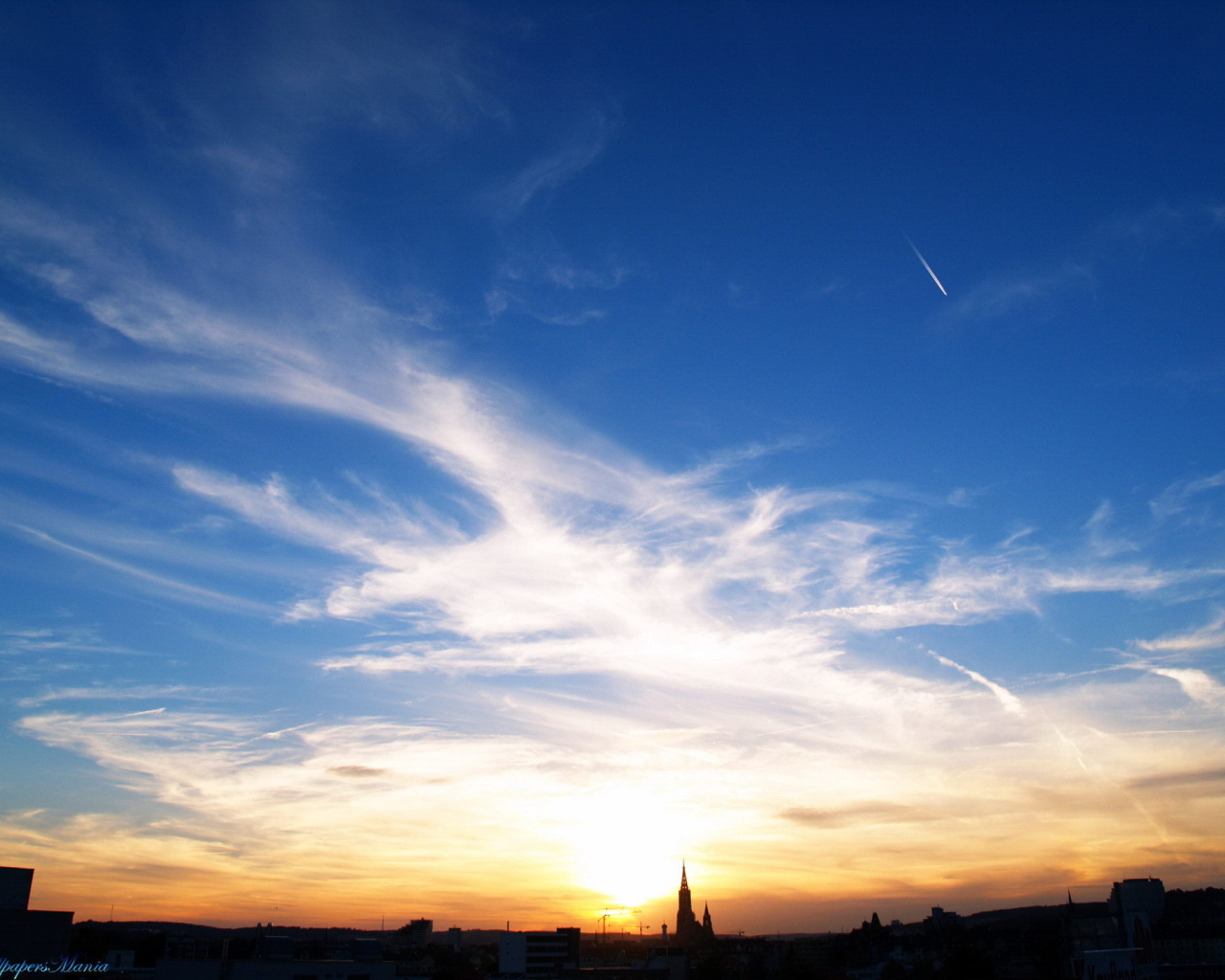 Силуэт города на закате