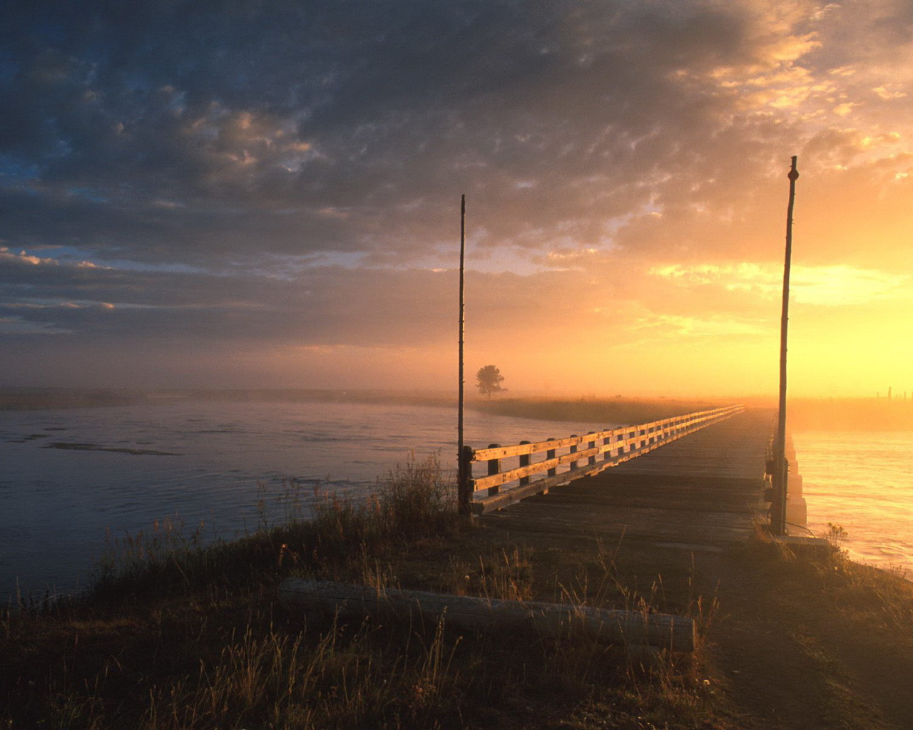 Деревянный Мост на закате