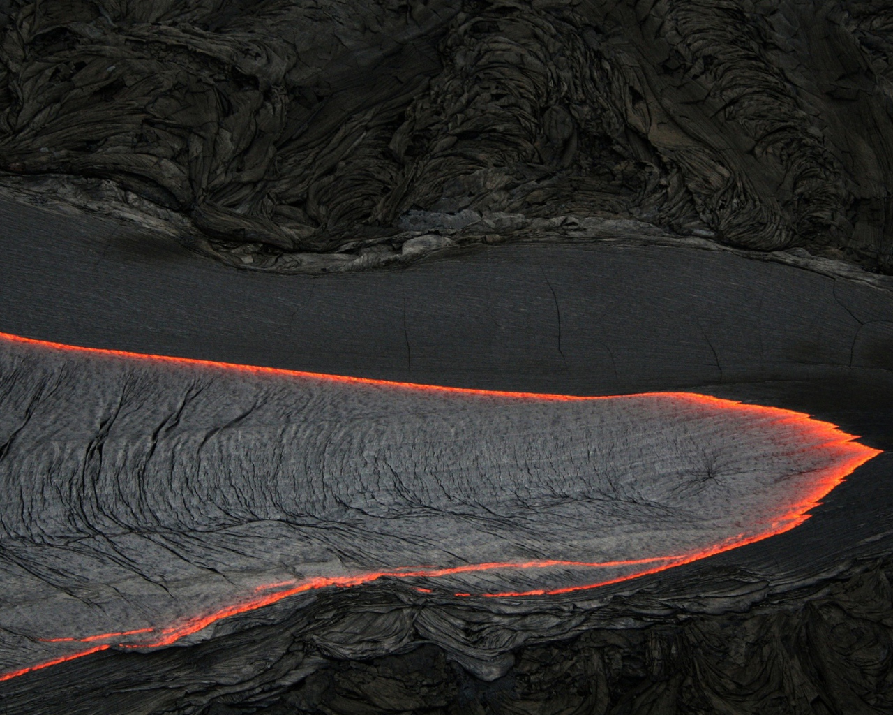 Река из вулканической лавы