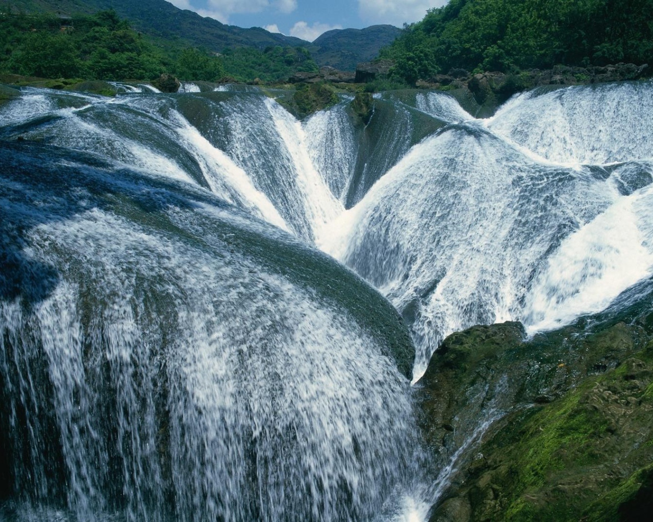Могучие водопады. Водопад. Красивые водопады. Водопады Китая.