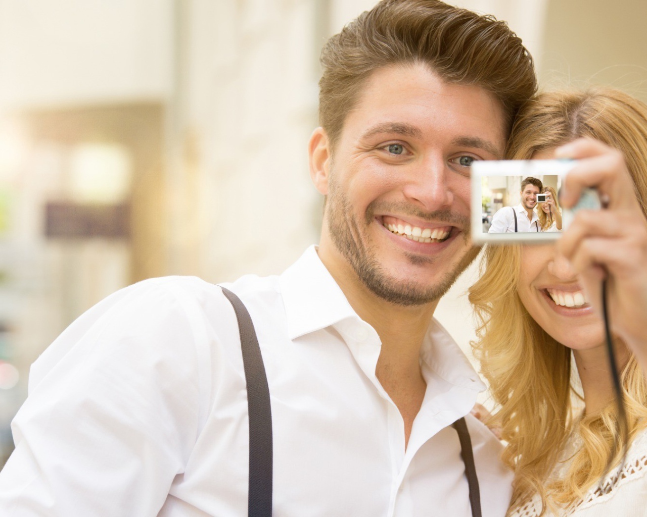 Счастливая семейная пара