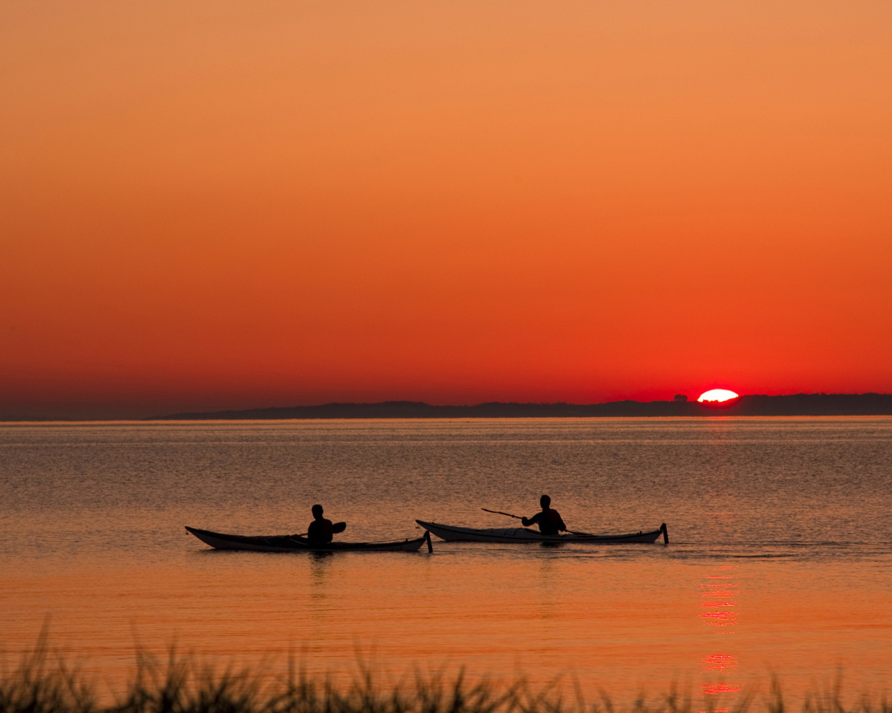Две лодки на закате