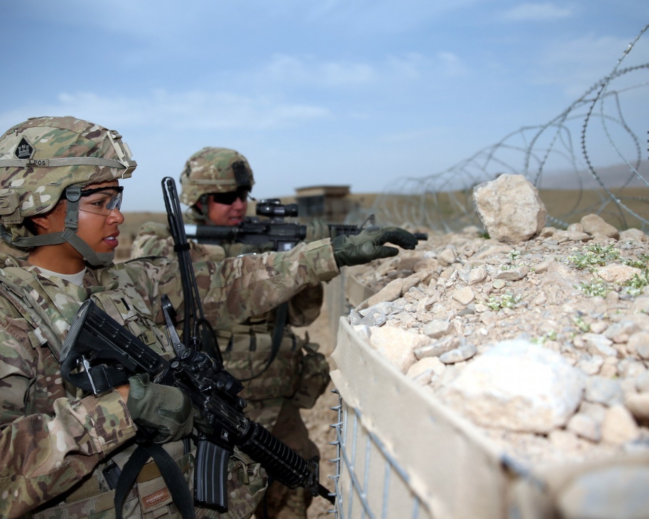 Солдаты США в окопе