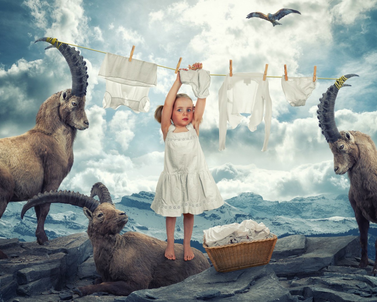 Девочка занялась стиркой