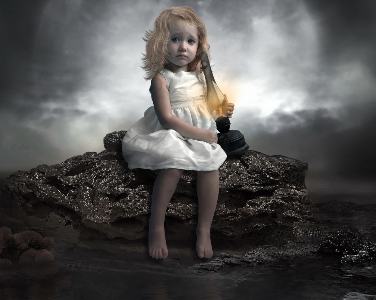 Девочка с керосиновой лампой