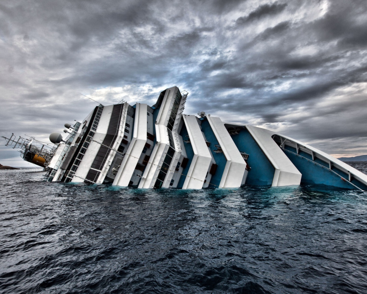 Круизный лайнер Коста Конкордия