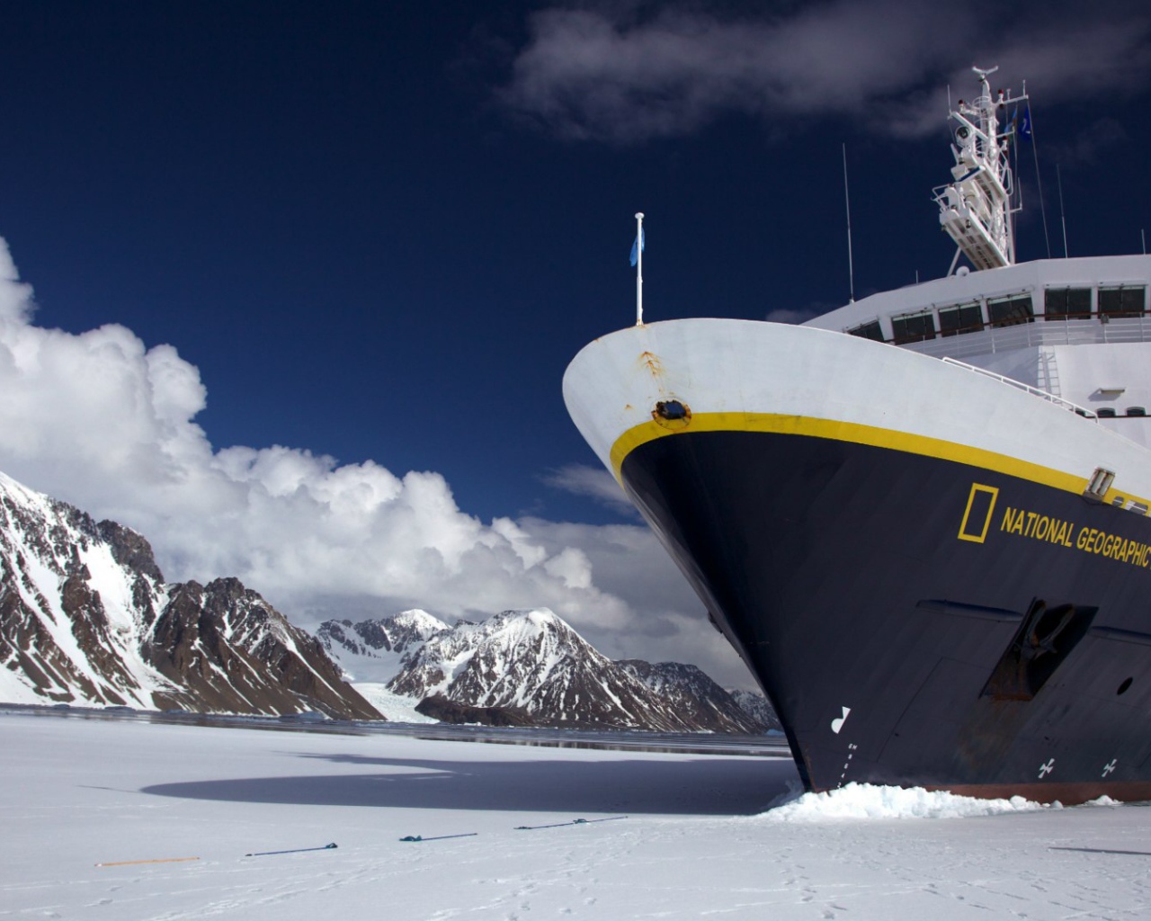 Экспедиционное судно National Geographic Explorer