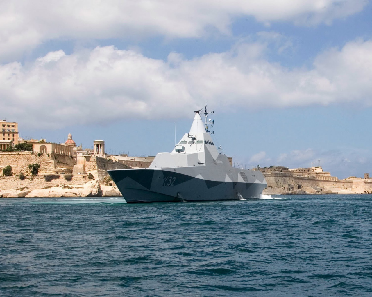 Футуристический военный корвет