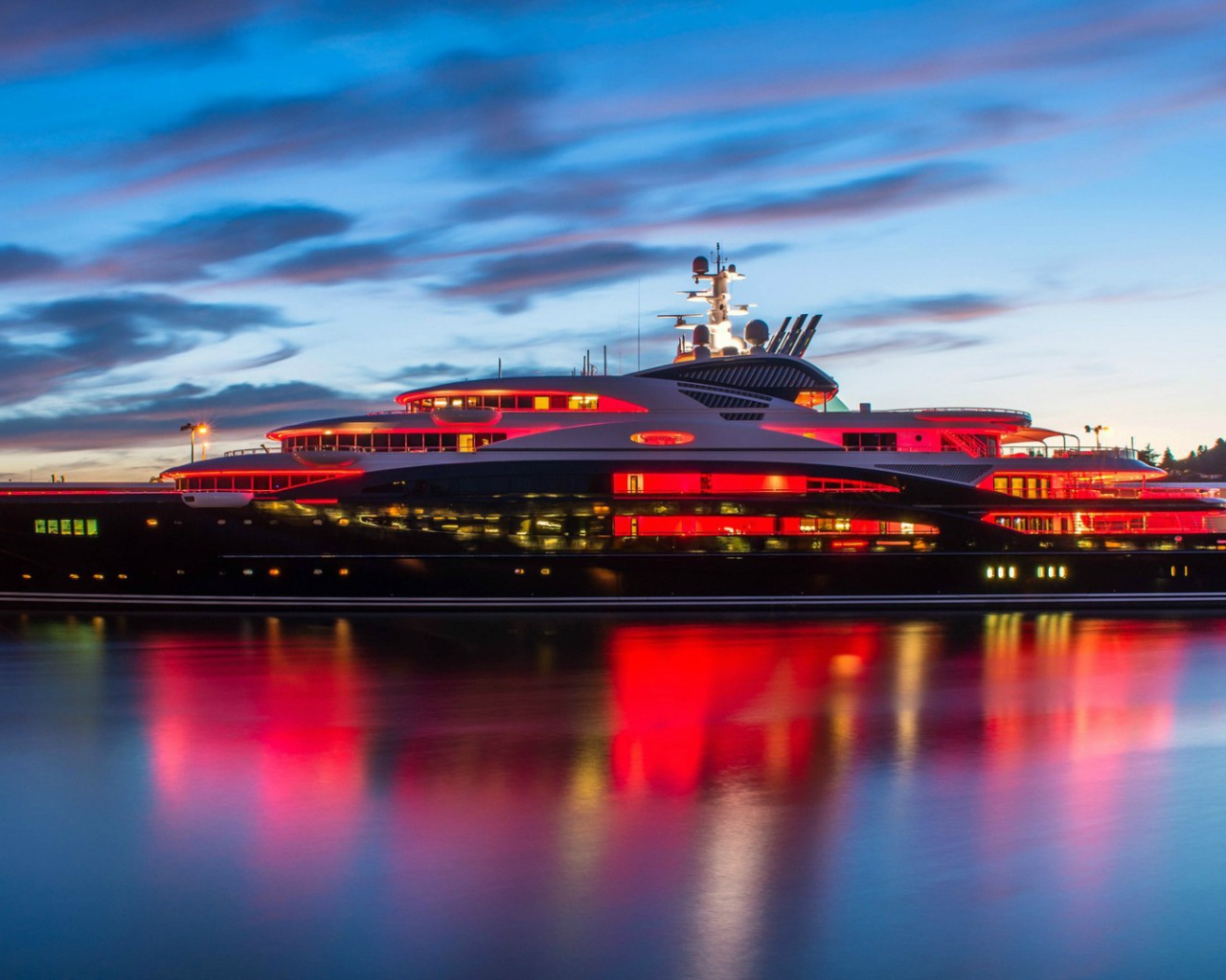 Мега-яхта Serene