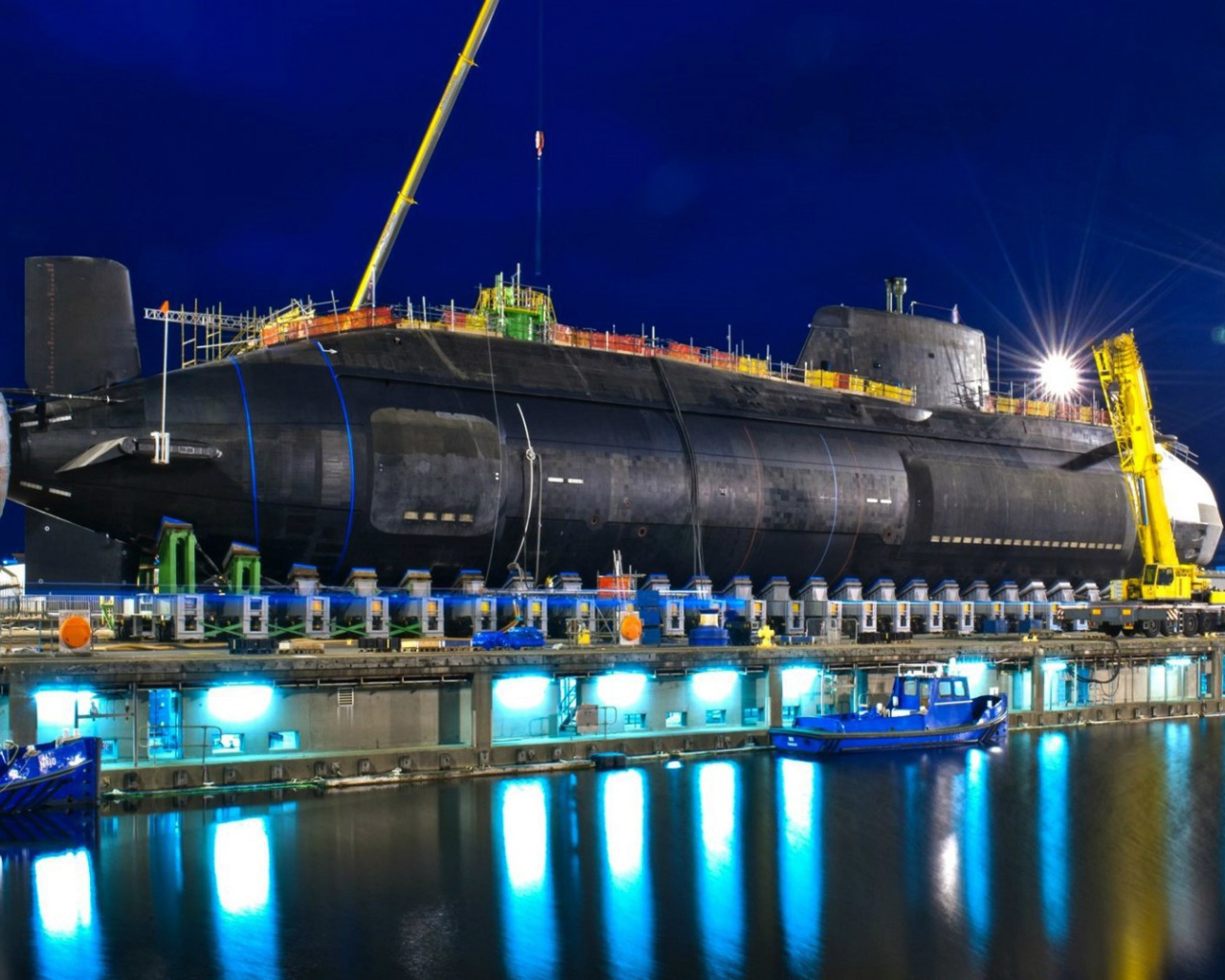 Атомная подводная лодка в доке