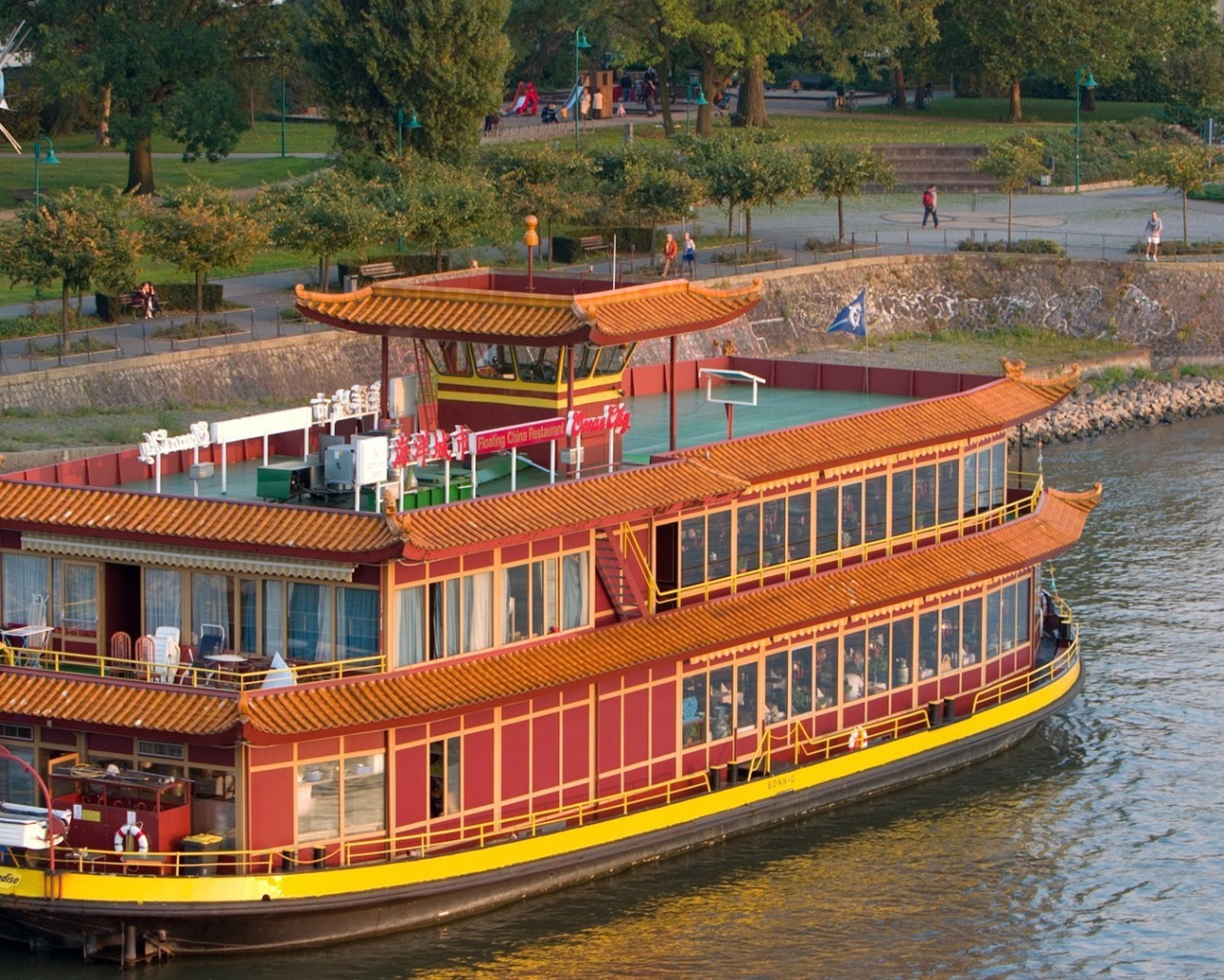 Прогулочный корабль в Китае
