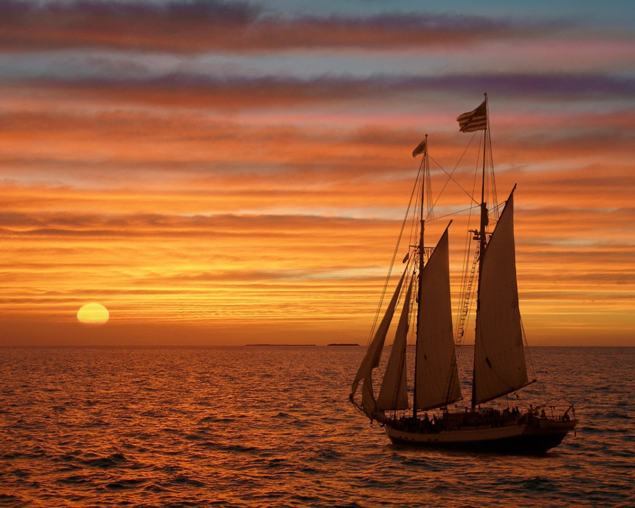 Парусник под флагом США