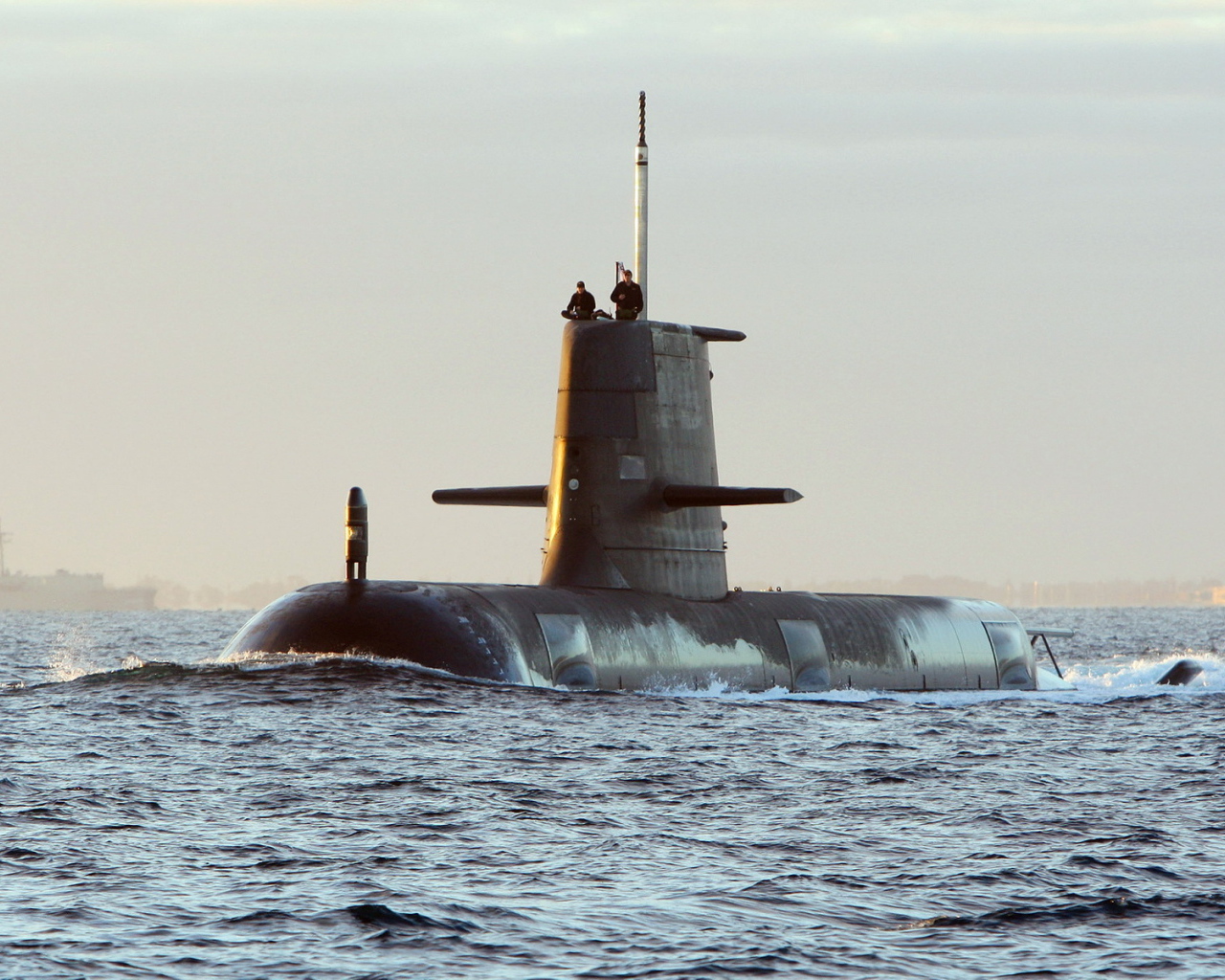 Подводная лодка всплыла из глубины