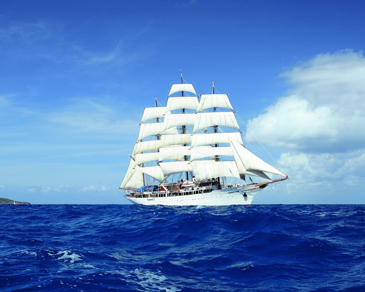 Трехмачтовый парусный корабль