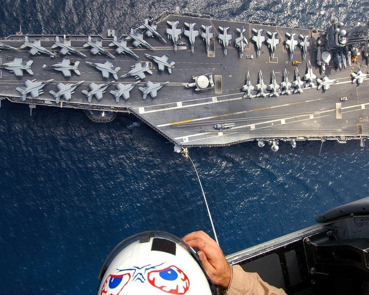 Американский авианосец Дуайт Эйзенхауэр