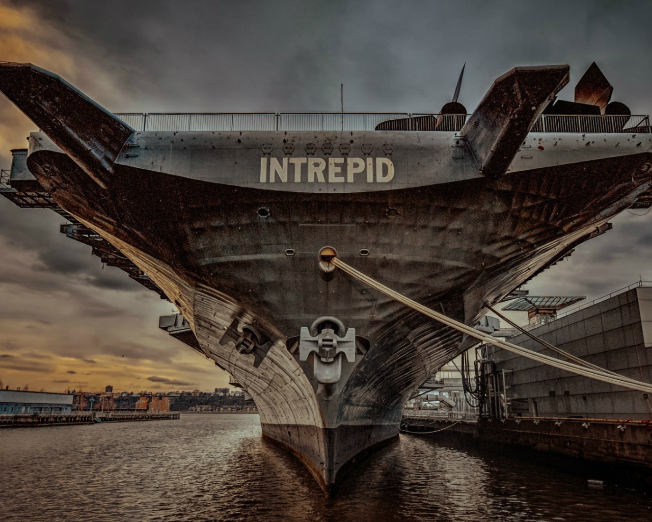 Американский авианосец Intrepid