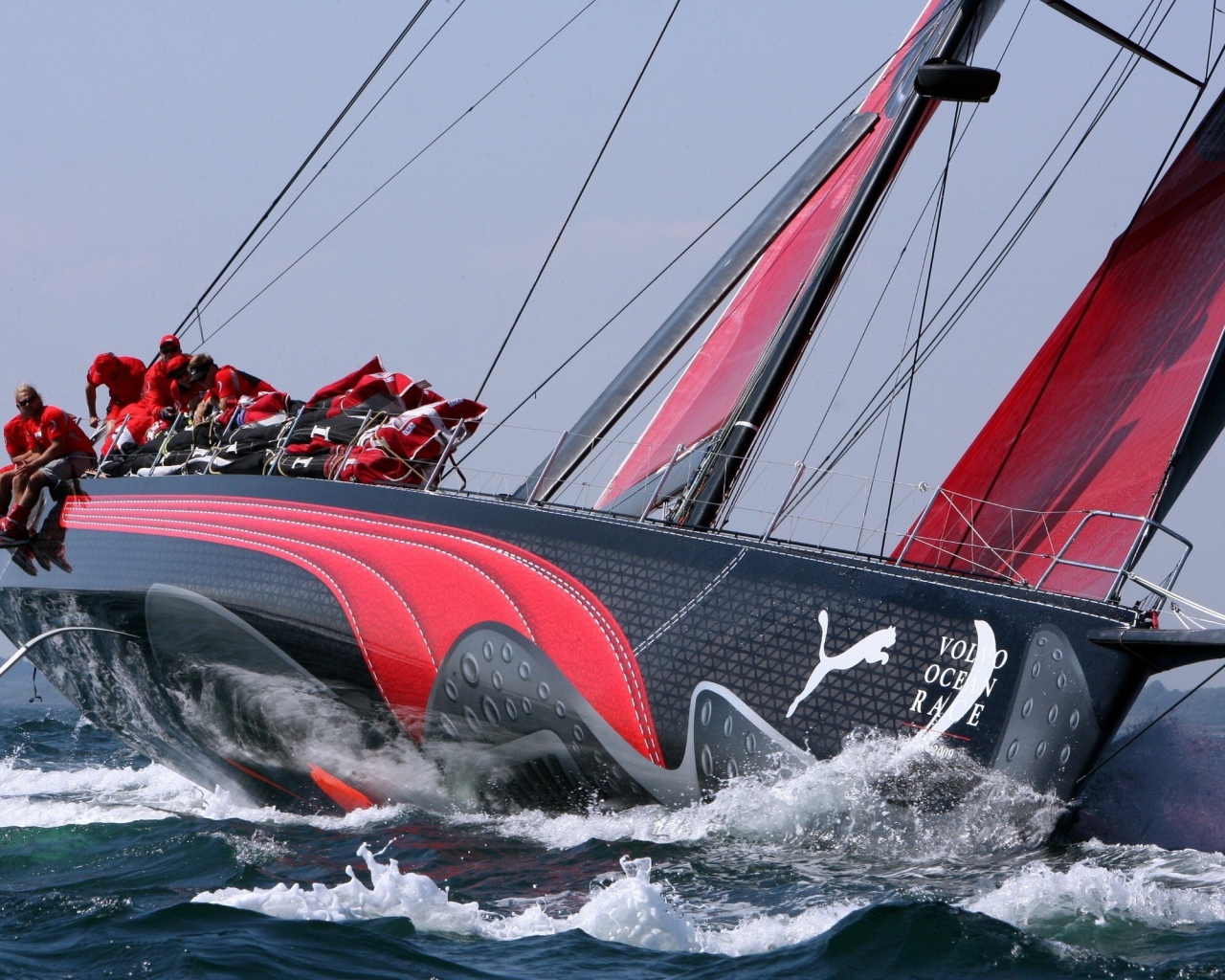 Яхта в фирменном стиле Пума