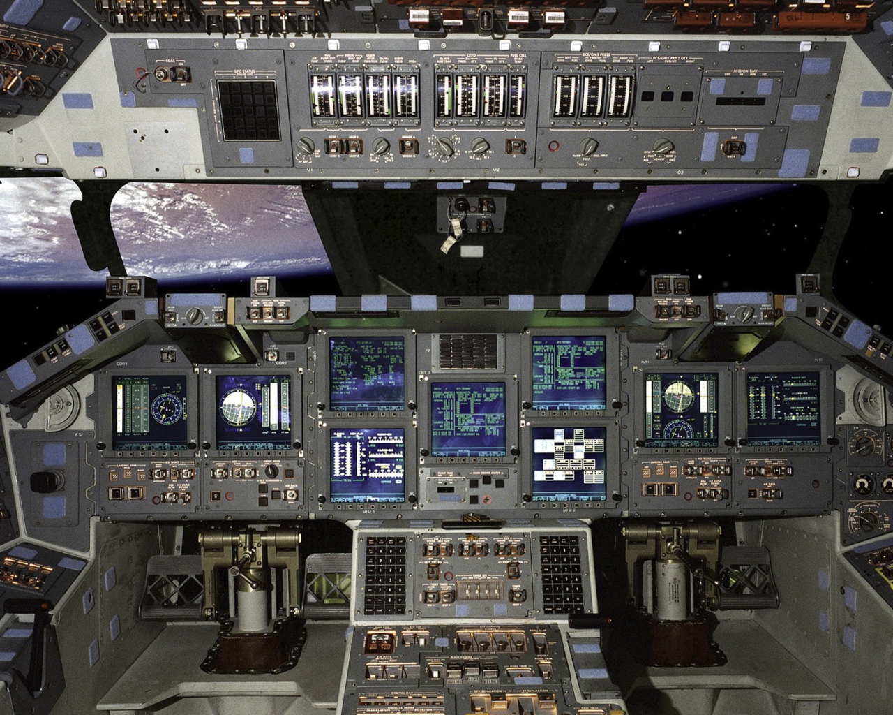 Панель приборов капитана на космическом корабле