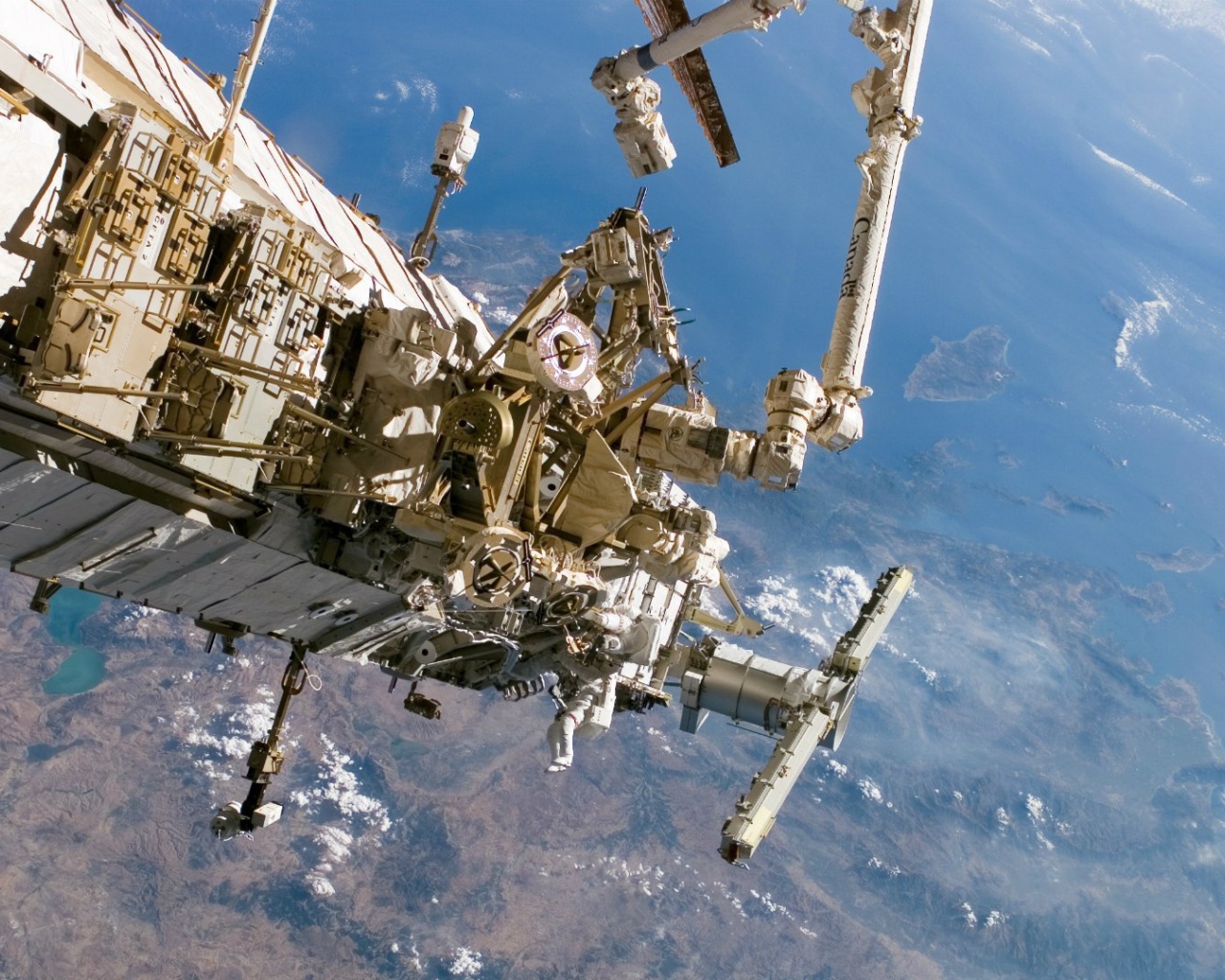 Международная космическая станция на орбите