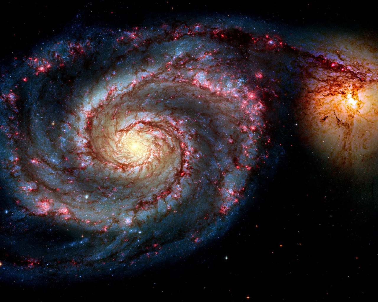 Слияние галактик в космосе