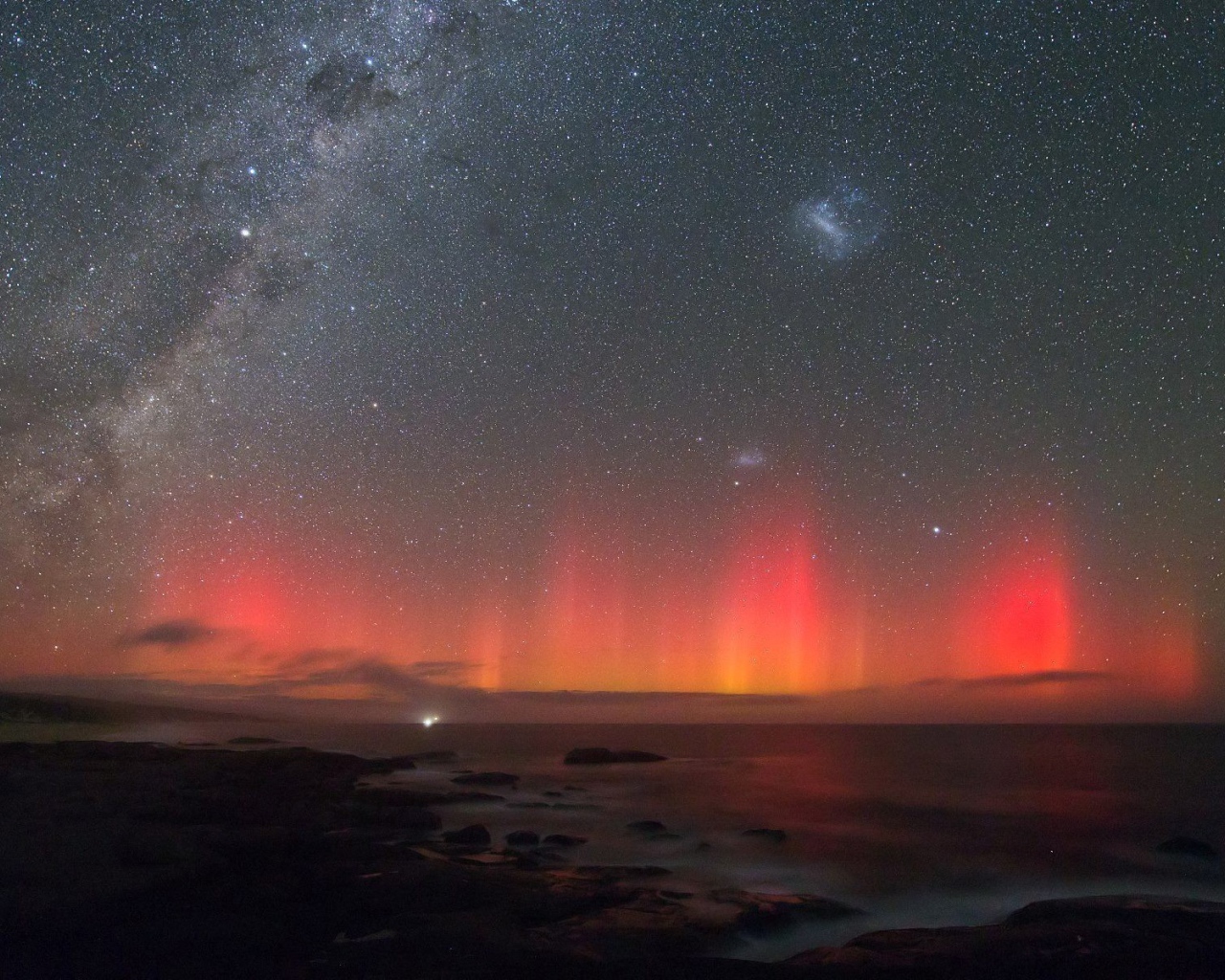 Млечный путь и северное сияние