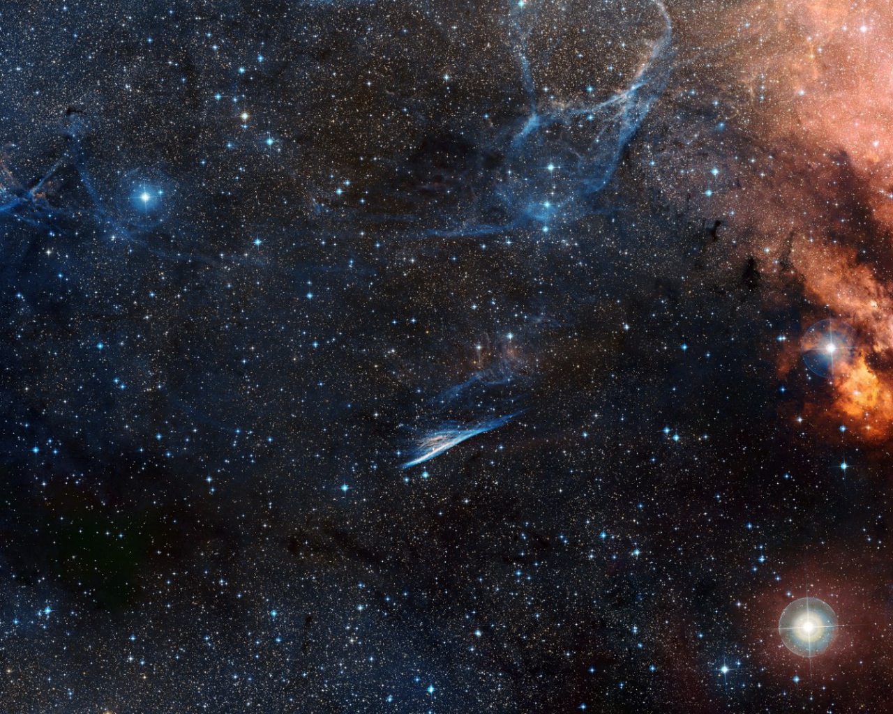 Туманность Карандаш в космосе