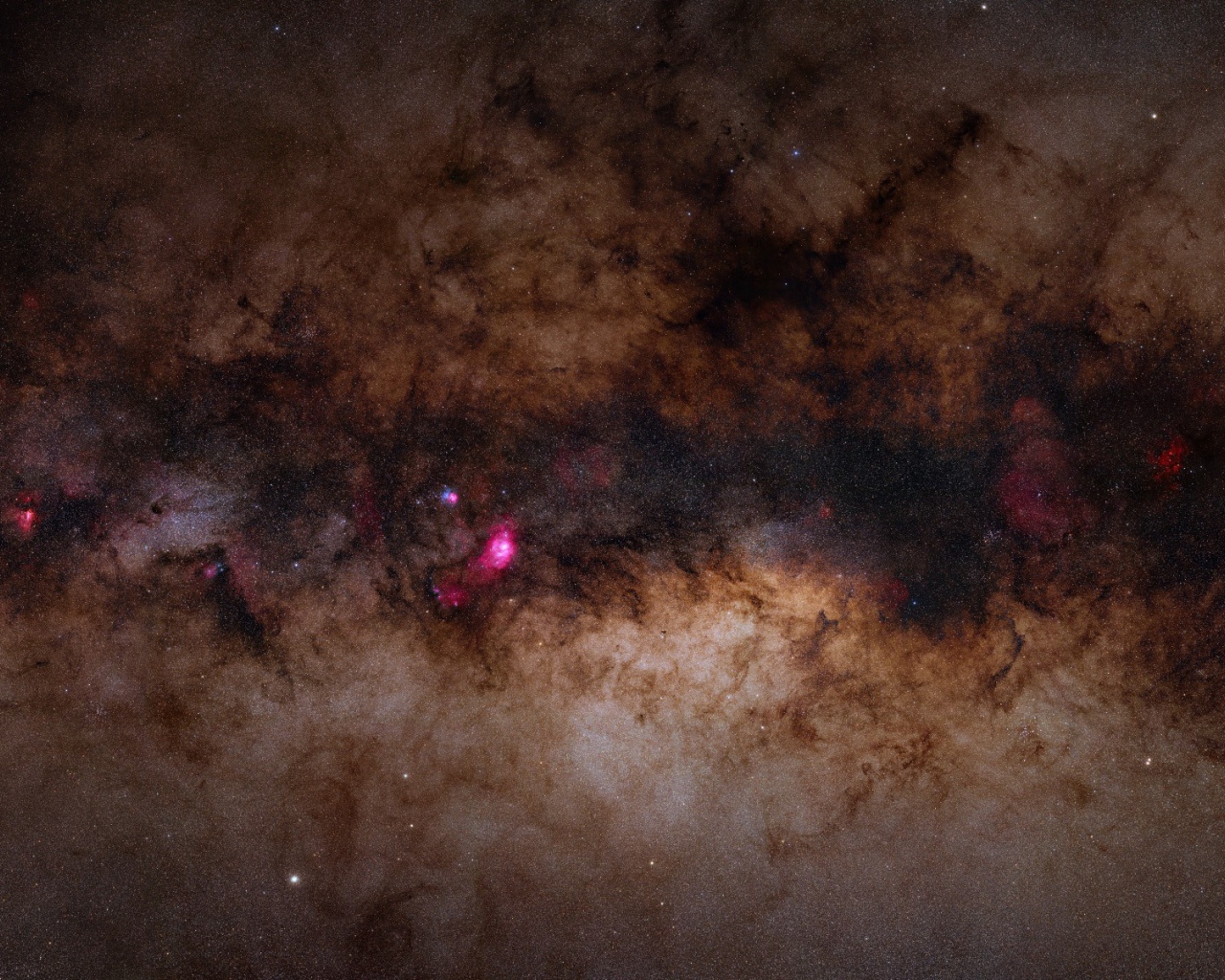 Розовые звезды в коричневой туманности