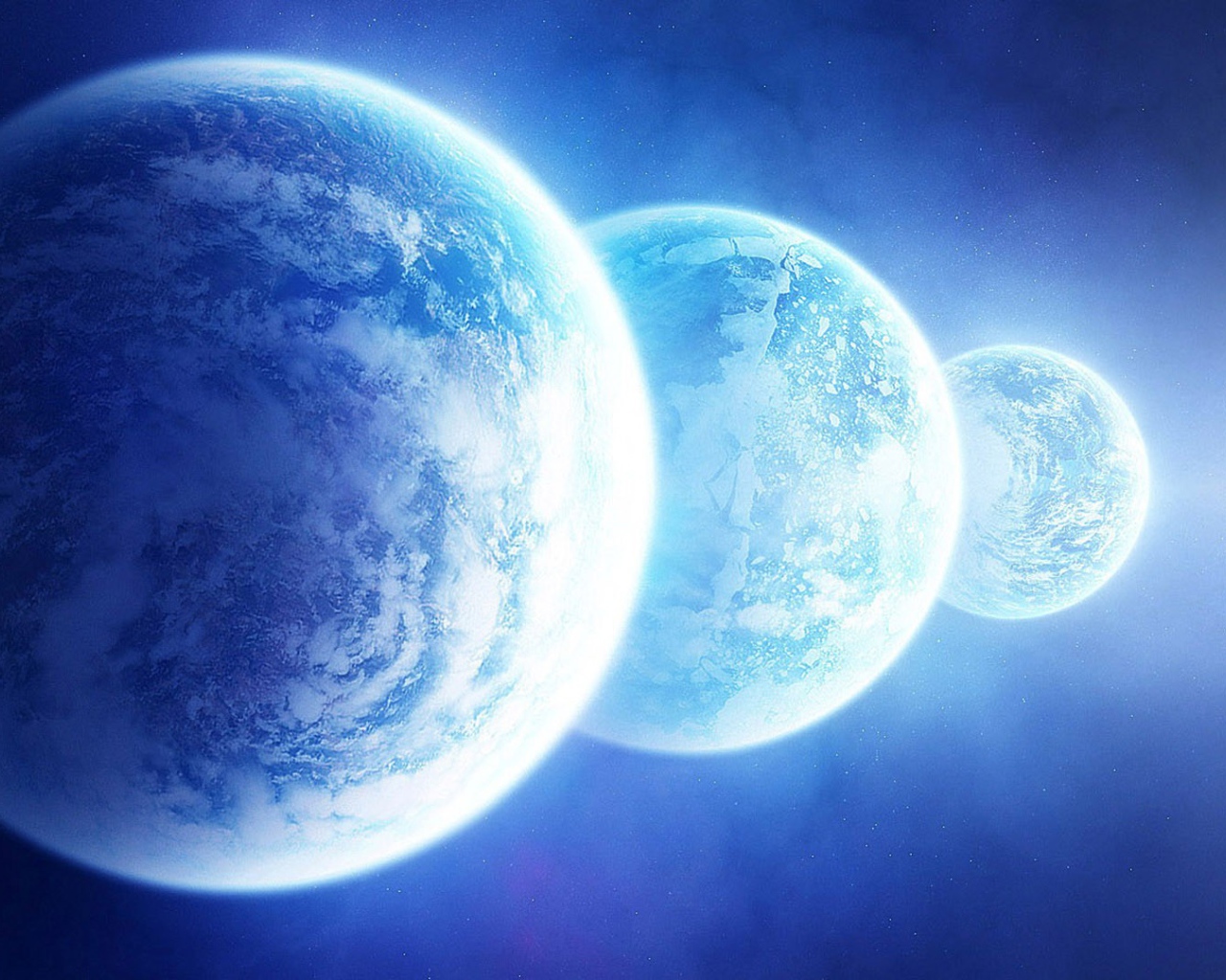 Три одинаковых голубых планеты