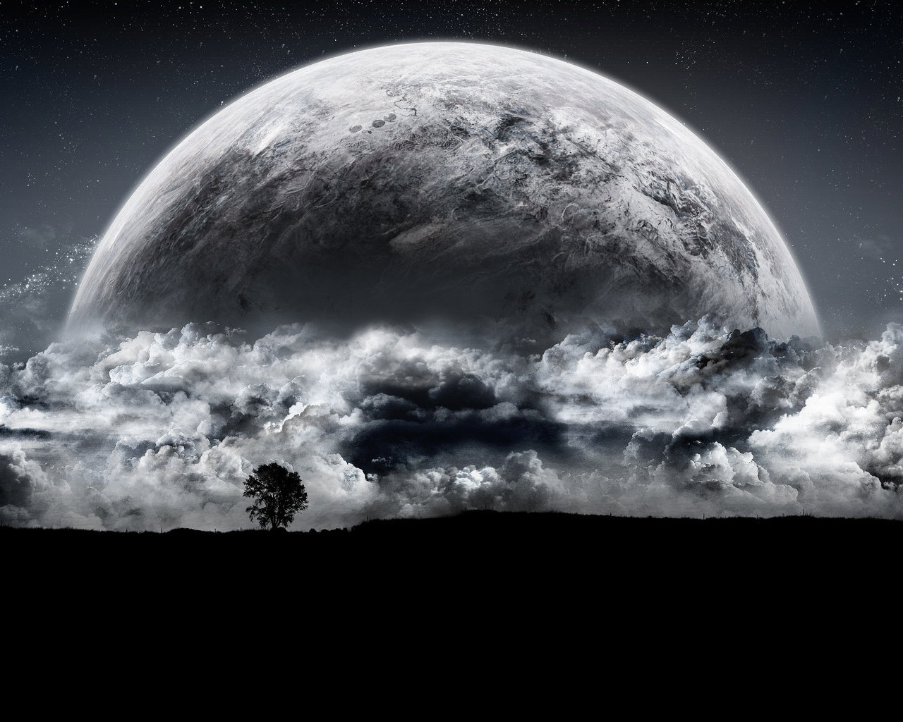 Планета висит на горизонте