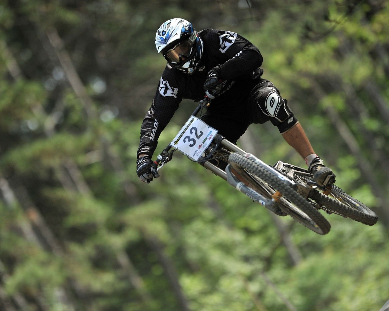 Экстрим прыжок на велосипеде