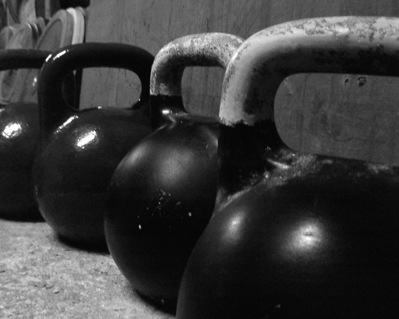 Гири в спортзале