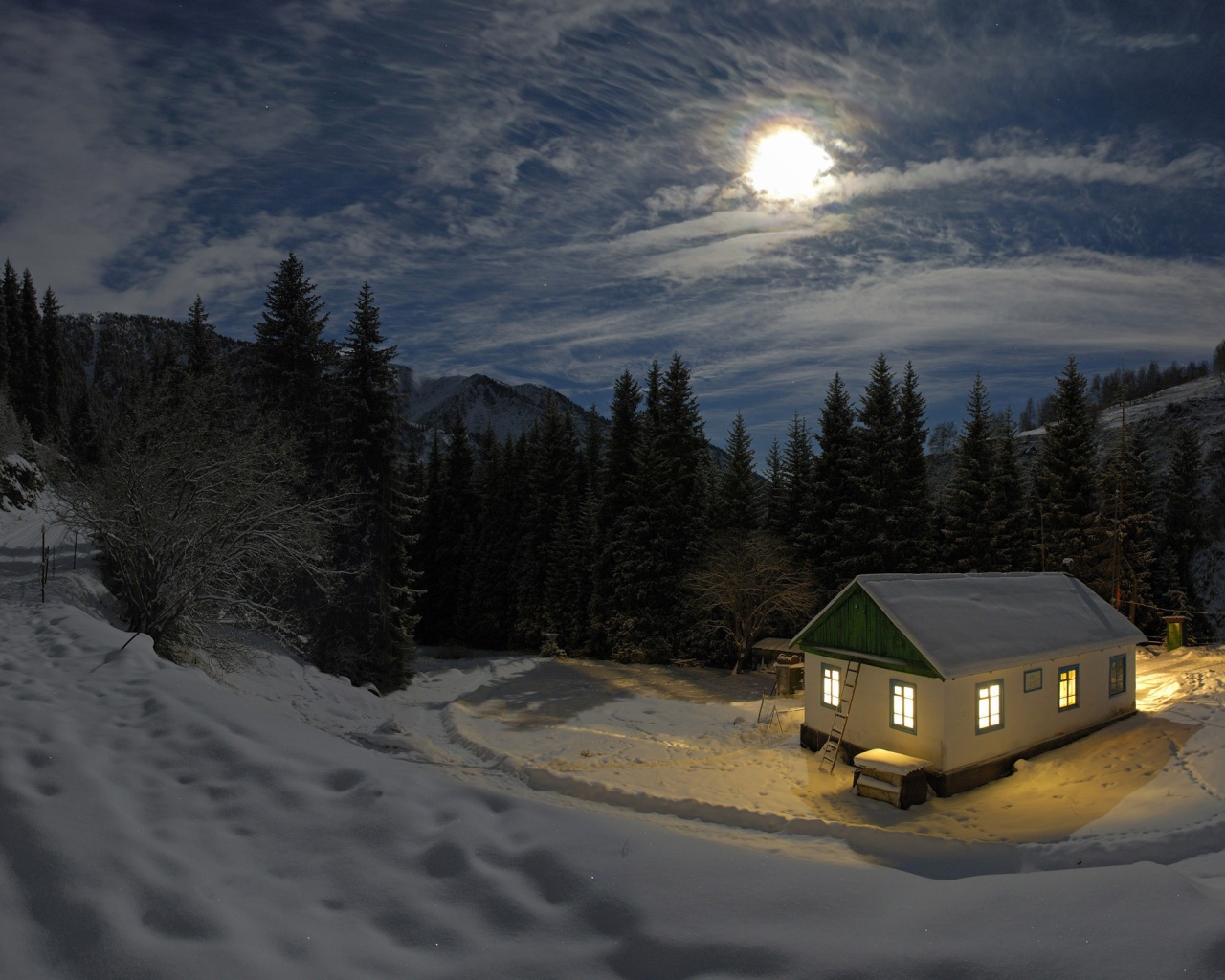 Домик для туристов в горах