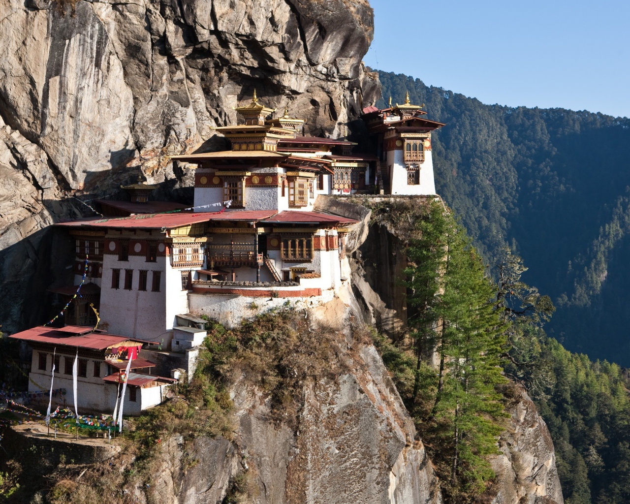 Монастырь в горах Тибета