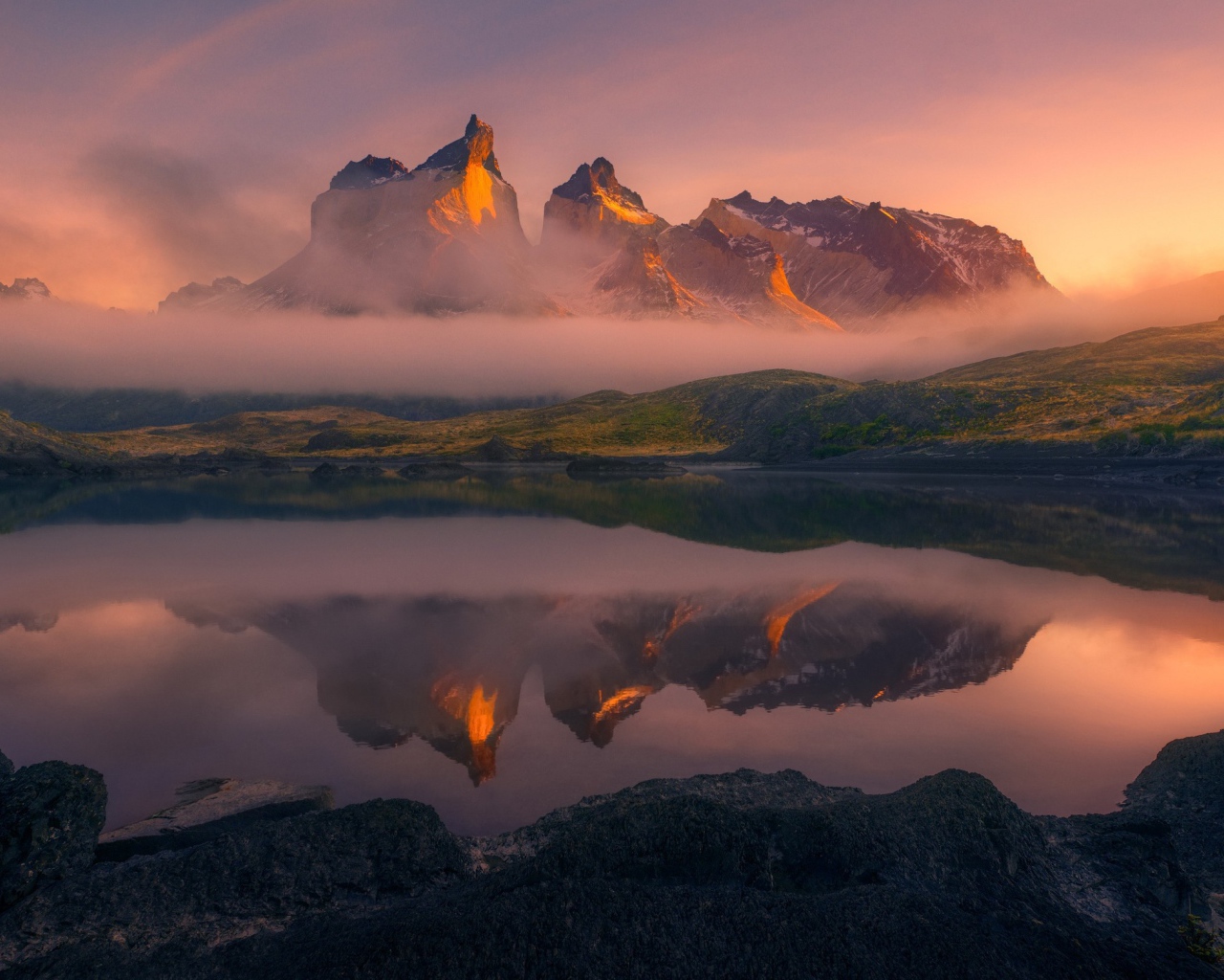 Горное озеро в Торрес-дель-Пайне, Чили