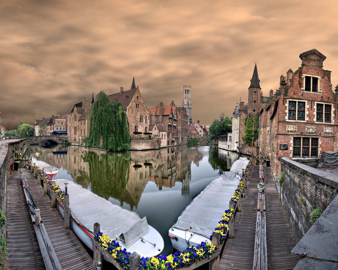Панорама набережной в Брюгге, Бельгия
