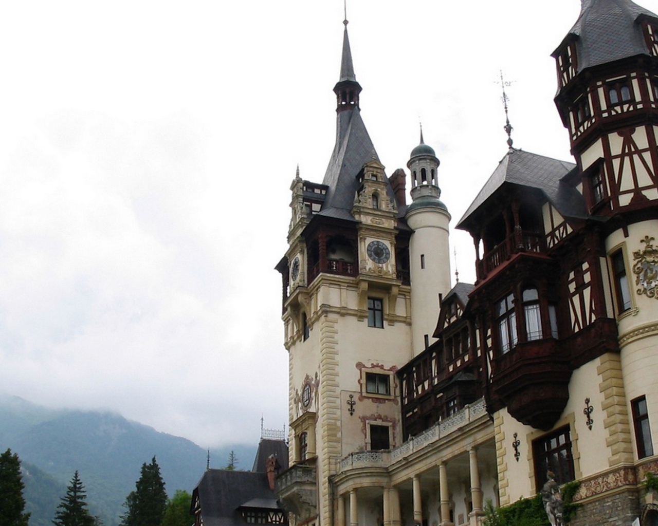 Замок Пелес в Румынии